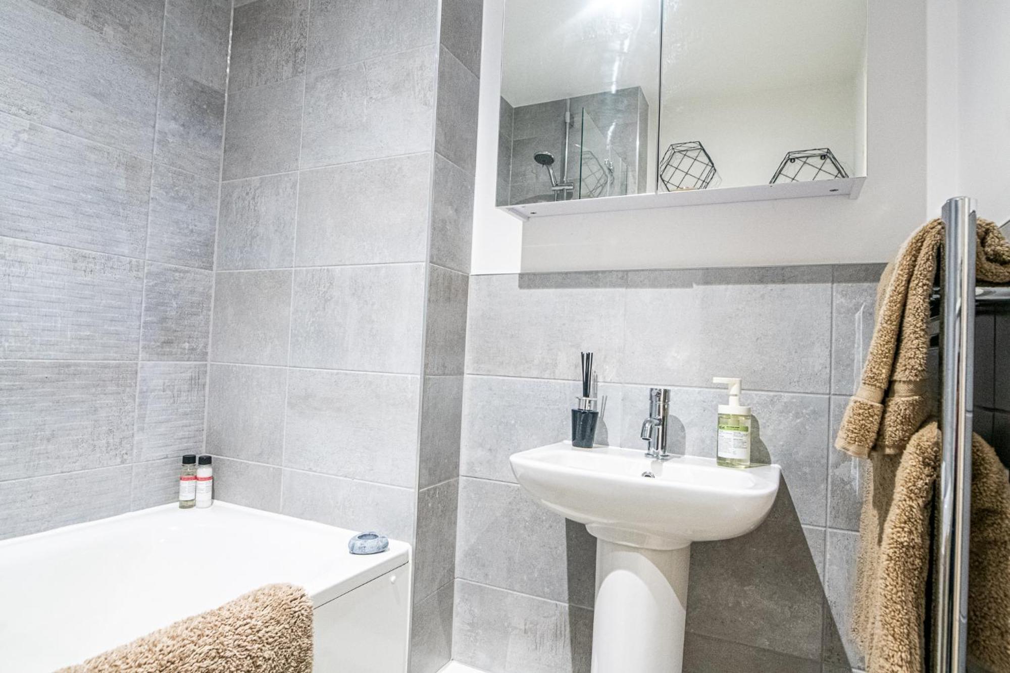 Modern And Spacious Apartment In Salford Quays Manchester Eksteriør billede
